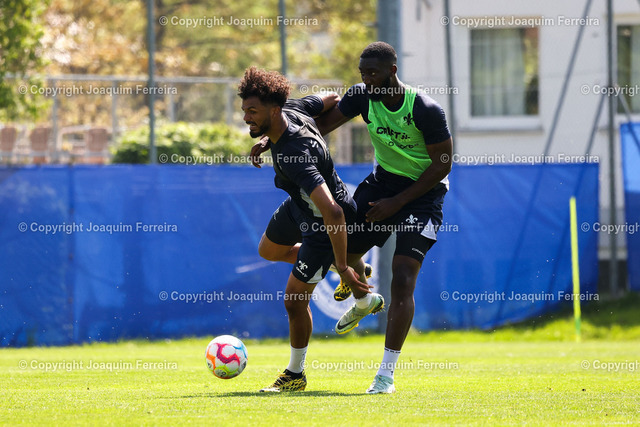 20230503_tra_svd_00855 | Fussball 2.Bundesliga SV Darmstadt 98  Training am 03. Mai 2023 v.l., Aaron Seydel (SV Darmstadt 98), Patrick Pfeiffer  (SV Darmstadt 98), Zweikampf, Action, Aktion, Battles for the Ball - Realisiert mit Pictrs.com