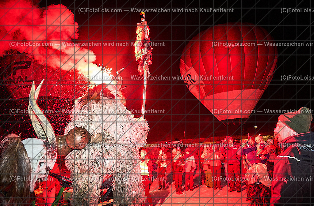_ALP8453_NACHTderBALLONE_Lackenhof_Gaminger Oetscherteufel | ... mit dem Ballonsportclub Ötscherland aus Wieselburg, der Bergrettung Lackenhof mit einer Schauübung, der Perchtengruppe 'Gaminger Ötscherteufeln' und dem Musikverein Lackenhof,  So 28. Dezember 2025.       Einen wesentlichen Teil der Veranstaltung nahmen die 'Gaminger Ötscherteufeln' ein und machten aus dem Weitental vor der Ötscherlift-Talstation einen echten Hexenkessel.