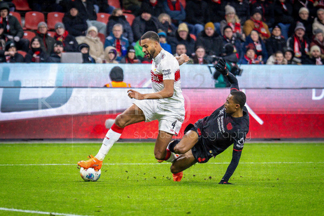 German Bundesliga, Bayer 04 Leverkusen vs. VfB Stuttgart, 10.01.2026 | LEVERKUSEN, GERMANY - JANUARY 10:  Jeanuel Belocian (Bayer 04 Leverkusen, 44) fouls Josha Vagnoman (VfB Stuttgart,4), a penalty was the result during the German Bundesliga match on gameday 16 between Bayer 04 Leverkusen vs. VfB Stuttgart at BayArena on January 10, 2026 in Leverkusen, Germany. DFL REGULATIONS PROHIBIT ANY USE OF PHOTOGRAPHS AS IMAGE SEQUENCES AND/OR QUASI-VIDEO.
