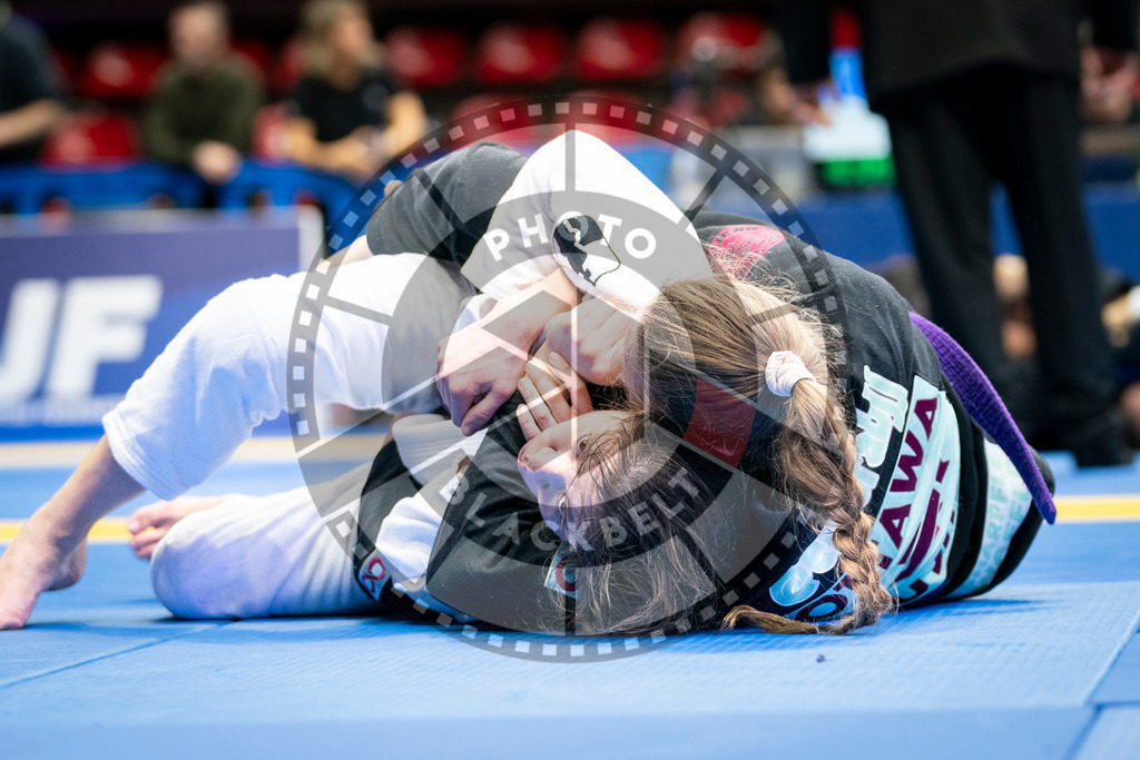 20240125PBB01459 | Fighters compete during the sixth day of the Brazilian Jiu-jitsu European Championship of the IBJJF in Paris, France, on January 25, 2024.