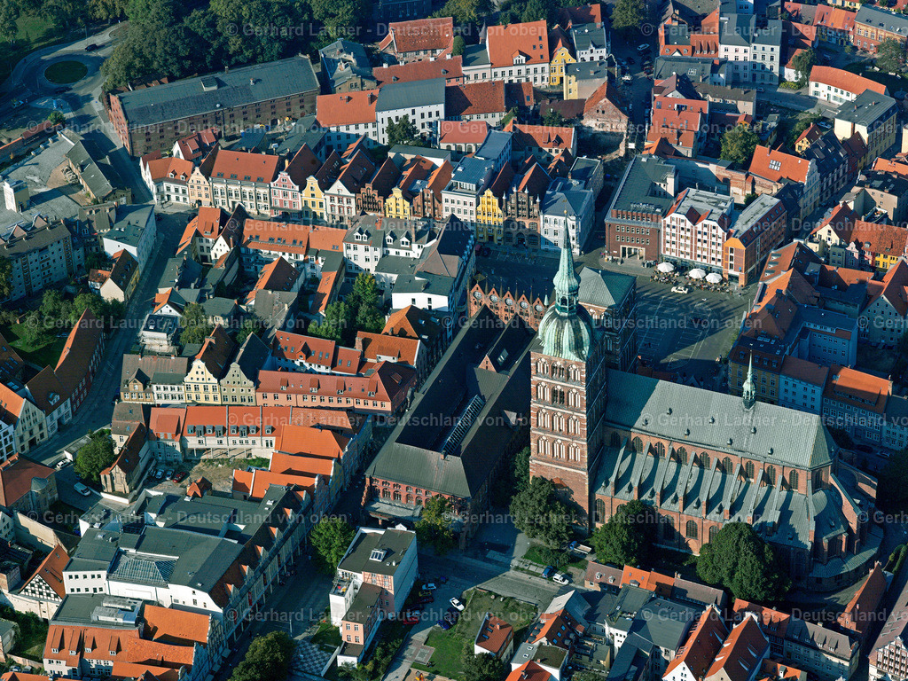 2581127 | STRALSUND 2005 Kirchengebäude der Sankt Nikolai -Gemeinde im Ortsteil Andershof in Stralsund im Bundesland Mecklenburg-Vorpommern. Weiterführende Informationen bei: Ev. Kirchengemeinde St. Nikolai,  Hansestadt Stralsund. // church building Sankt Nikolai -Gemeinde in the district Andershof in Stralsund in the state Mecklenburg - Western Pomerania. Further information at: Ev. Kirchengemeinde St. Nikolai,  Hansestadt Stralsund. Foto: Gerhard Launer
