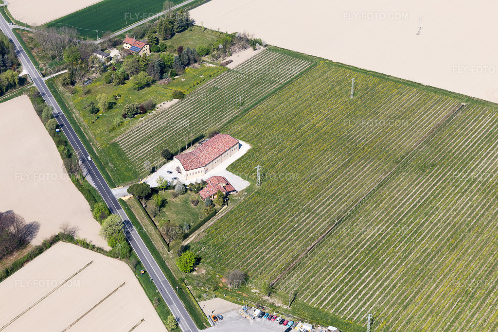 Aerial view: View of the town in Cavarzerani in the state Veneto, Italy.Photo: IMG_098141.jpg taken on 04/03/2017 by Werner Riehm/FLY-FOTO.comResolution of the original: 5472 x 3648 px