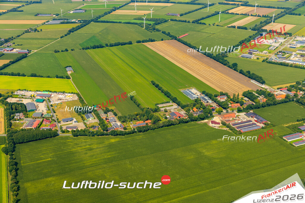 Klassische Luftaufnahme ohne Drohne zeigt:Neulorup bei Friesoythe - Die Luftbildaufnahme wurde 2025 vom UL-Flugzeug heraus erstellt ( keine Drohnenaufnahme ) - Hochauflösende Luftaufnahme -Nicht vergleichbar mit Google Maps oder Satelittenbilder- Die Geschenkidee !Mit Lizenz und Bildrechte bestellbar