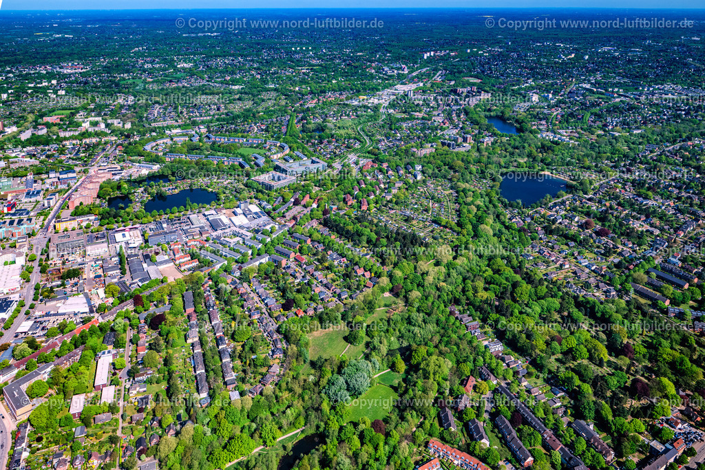 Hamburg_Tonndorf_Farmsen_Nordmarkpark_ELS_3756010525 | HAMBURG 01.05.2025 Parkanlage Nordmarkpark " in Hamburg, Deutschland. // Park of " Nordmarkpark " on street Oelmuehlenweg in Hamburg, Germany. Foto: Martin Elsen