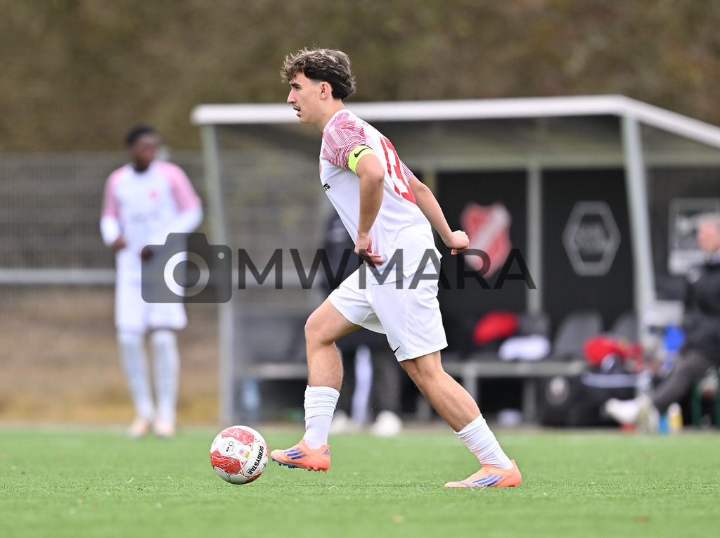 Fussball I Herren I Saison 2025-2026 I Bundesliga I 6. Spieltag I Eintracht Frankfurt - FC Bayern München  | MWMARA - Realisiert mit Pictrs.com