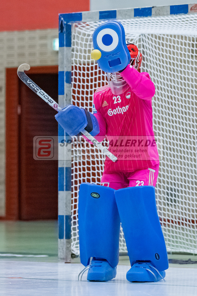 HK_20230122_102997 | 1. Bundesliga ( Halle ) Damen Crefelder HTC - Rot-Weiss Köln am 22.1.2023 Crefelder HTC  ( CHTC ) Halle Glockenspitz , Krefeld , Lisa Höllriegl ( Torfrau Rot-Weiss Köln #23 )