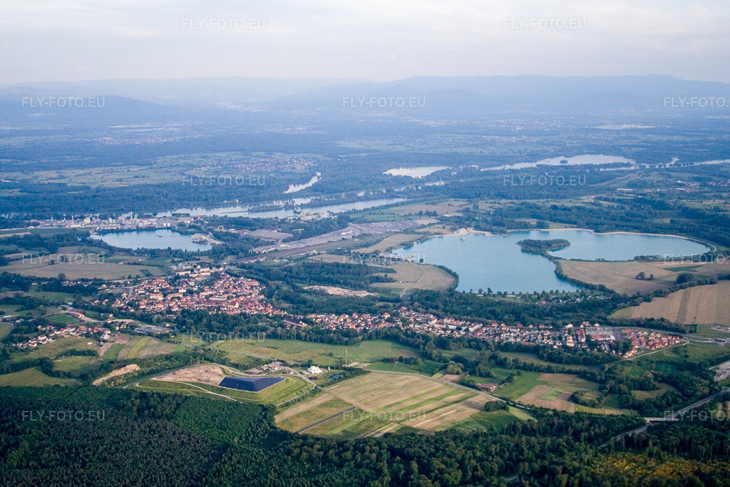 Vue aérienne: Vue de la ville à Lauterbourg dans le département Bas Rhin, France.Photo: IMG_2375.jpg prise le 04/06/2006 par Werner Riehm/FLY-FOTO.euRésolution de l'original: 3456 x 2304 px