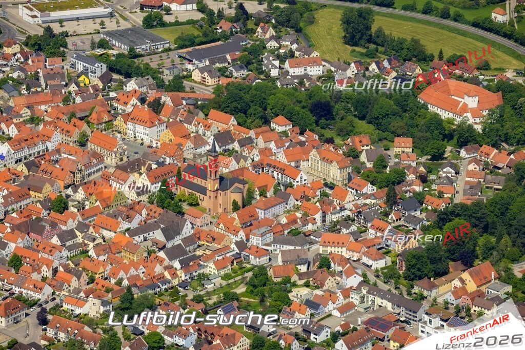 Das Luftbild zeigt Stadtmitte Friedberg - Die Luftaufnahme wurde 2023 vom UL-Flugzeug aus erstellt ( keine Drohne ) - Hochauflösende Luftaufnahme - Für grossformatige Ausdrucke geeignet. Die Geschenkidee !Mit Lizenz und Bildrechte bestellbar
