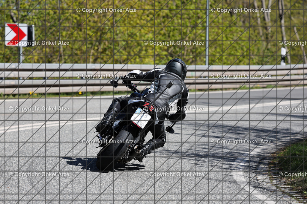 IMG_7156 | Fotograf am Kyffhäuser. Onkel Atze. Kyffhäuser Rennstrecke. Café36. Motorsportfotografie. - Realisiert mit Pictrs.com