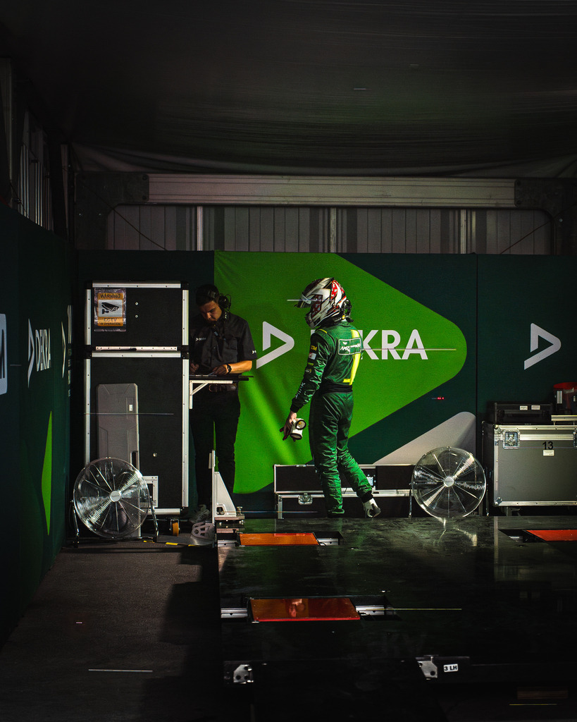 TXO06746 | Exklusive Motorsport-Fotografie aus Leipzig von TXO Media – für Rennfahrer, Teams & Sponsoren. Sausemuth liefert starke Bilder, die Emotion zeigen. Jetzt buchen & glänzen! - Realisiert mit Pictrs.com