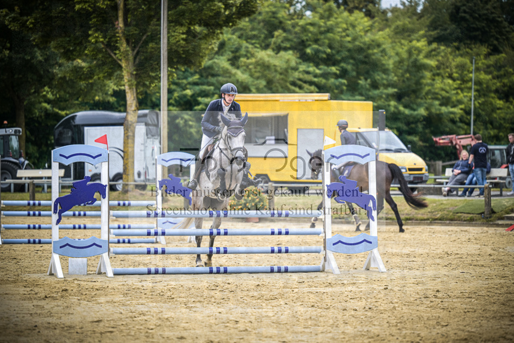 DOS_3687 | Entdecke hochwertige Reitturnierfotos von Foto Oger. Professionell, emotional und authentisch – jetzt Lieblingsmomente im Shop bestellen.Deutschlandweite Turnierfotografie. - Realisiert mit Pictrs.com
