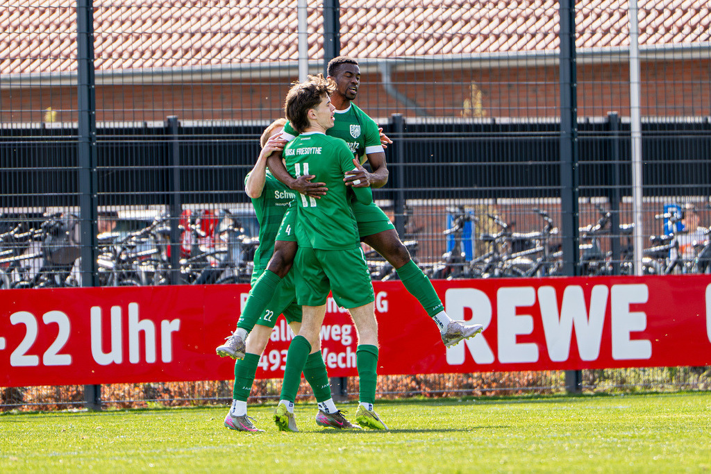 Fußball I Herren I Saison 2025-2026 I Bezirksliga Weser-Ems 4 I 26. Spieltag I VFL Oythe - SV Hansa Friesoythe I 20286 | jns.sportfotos - Realisiert mit Pictrs.com
