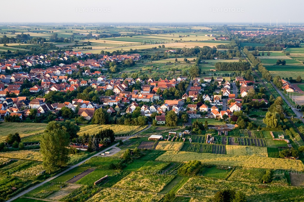 Luftbild: Dorf von Südwesten in Steinfeld im Bundesland Rheinland-Pfalz in Deutschland. Foto: IMG_3160.jpg vom 30.06.2006 durch Werner Riehm/FLY-FOTO.de