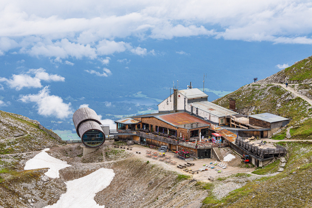 Bergstation und Seilbahnstation im Karwendelgebirge bei Mittenwald | Bergstation und Seilbahnstation im Karwendelgebirge bei Mittenwald.