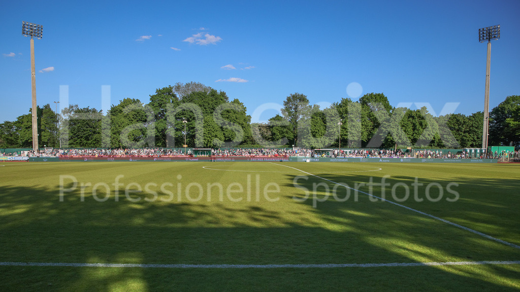 Fussball, Google Pixel Frauen-Bundesliga, SV Werder Bremen - VfL Wolfsburg | v.li.: Blick ins Stadion Platz 11, Platz 11, Weserstadion, Symbolfoto, Symbolbild Fussball, Fußball, DIE DFB-RICHTLINIEN UNTERSAGEN JEGLICHE NUTZUNG VON FOTOS ALS SEQUENZBILDER UND/ODER VIDEOÄHNLICHE FOTOSTRECKEN. DFB REGULATIONS PROHIBIT ANY USE OF PHOTOGRAPHS AS IMAGE SEQUENCES AND/OR QUASI-VIDEO.