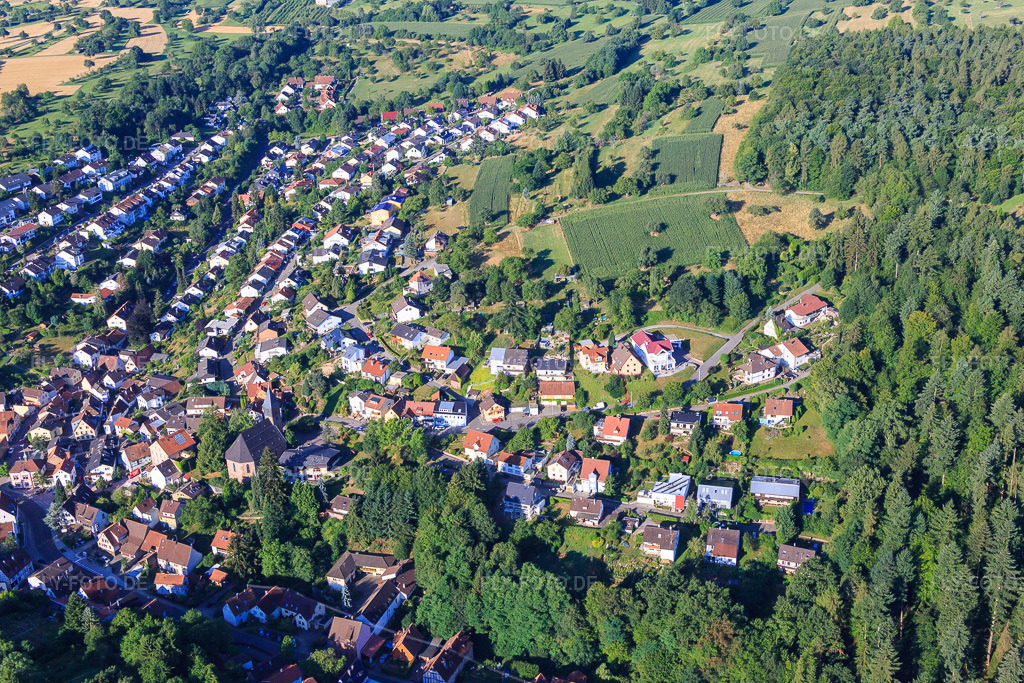 Luftbild: Ortansicht von Nordosten im Ortsteil Grünwettersbach in Karlsruhe im Bundesland Baden-Württemberg in Deutschland. Foto: IMG_083943.jpg vom 26.07.2015 durch Werner Riehm/FLY-FOTO.de