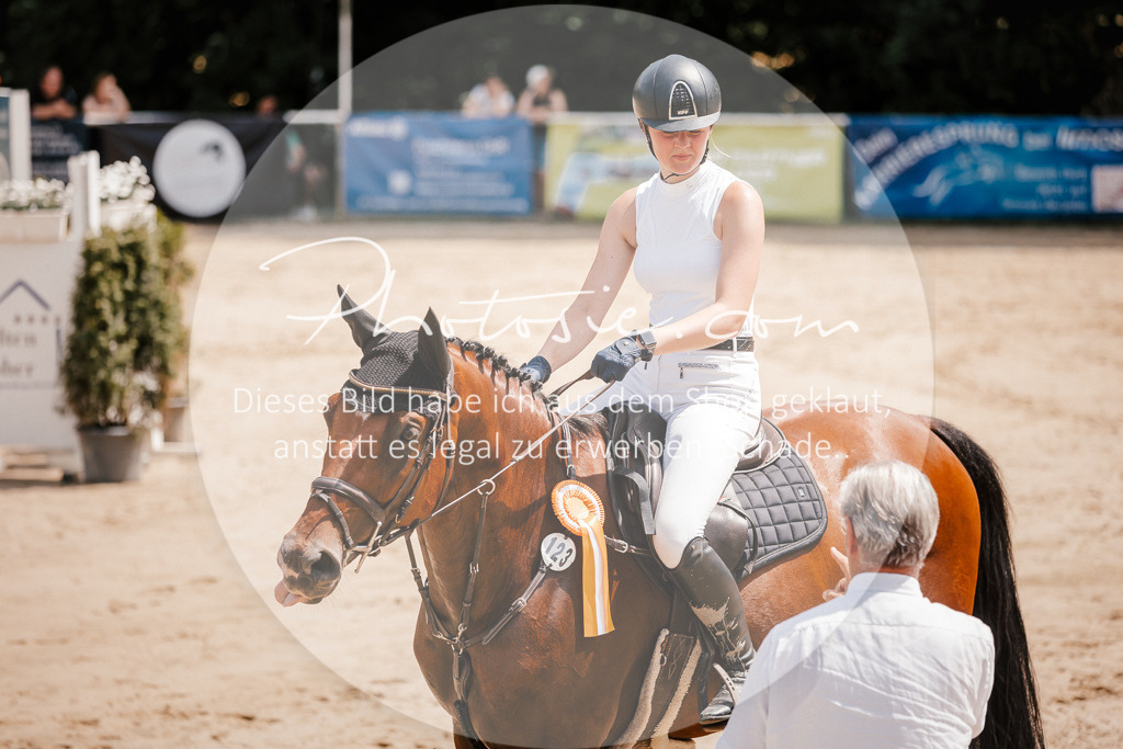 3I6A8126 | Stimmungsvolle Portraits und Reitsportfotografie im Ruhrgebiet und im Münsterland.

Pferdefotografie, Hundefotografie, Tierfotografie, Reportagen, Portraits von Tier und Mensch, Turnierfotografie in Bochum, Recklinghausen, Marl, Haltern am See, Dülmen.. - Realisiert mit Pictrs.com
