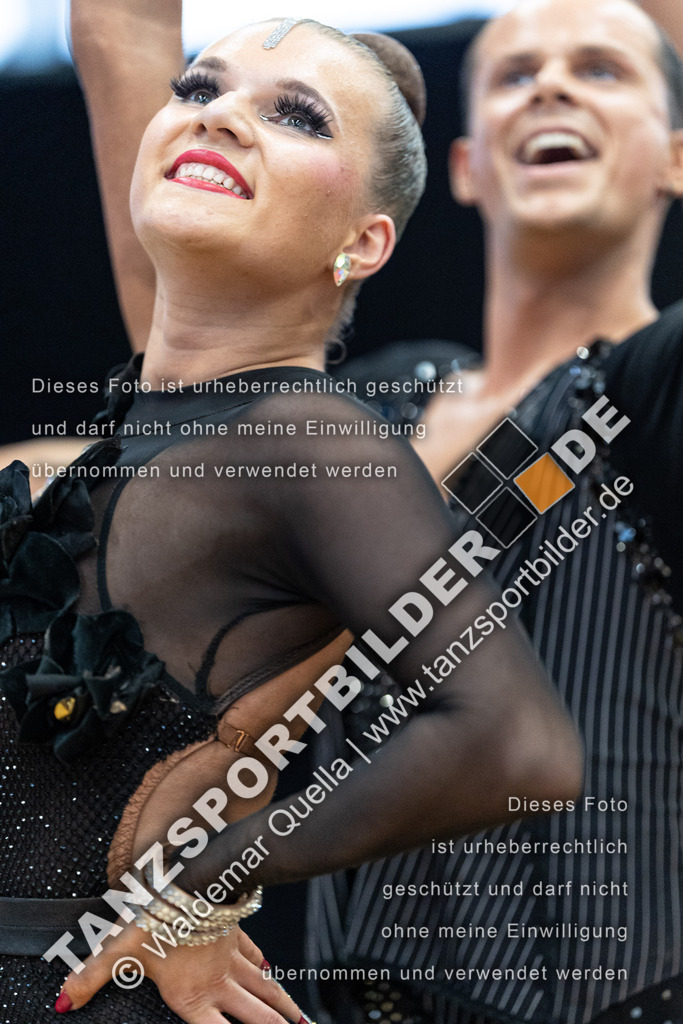 20240406-10618 | Hier finden Sie Tanz Bilder vom Latein und Standard Formationen tanzen. Sportbilder vom Tanzsport. Schöne Fotos und von Weltmeisterschaft, Europameisterschaft, Bundesliga, Regionalliga, Oberliga und Landesliga sowie von GOC Stuttgart, DanceComp, WM Bremen