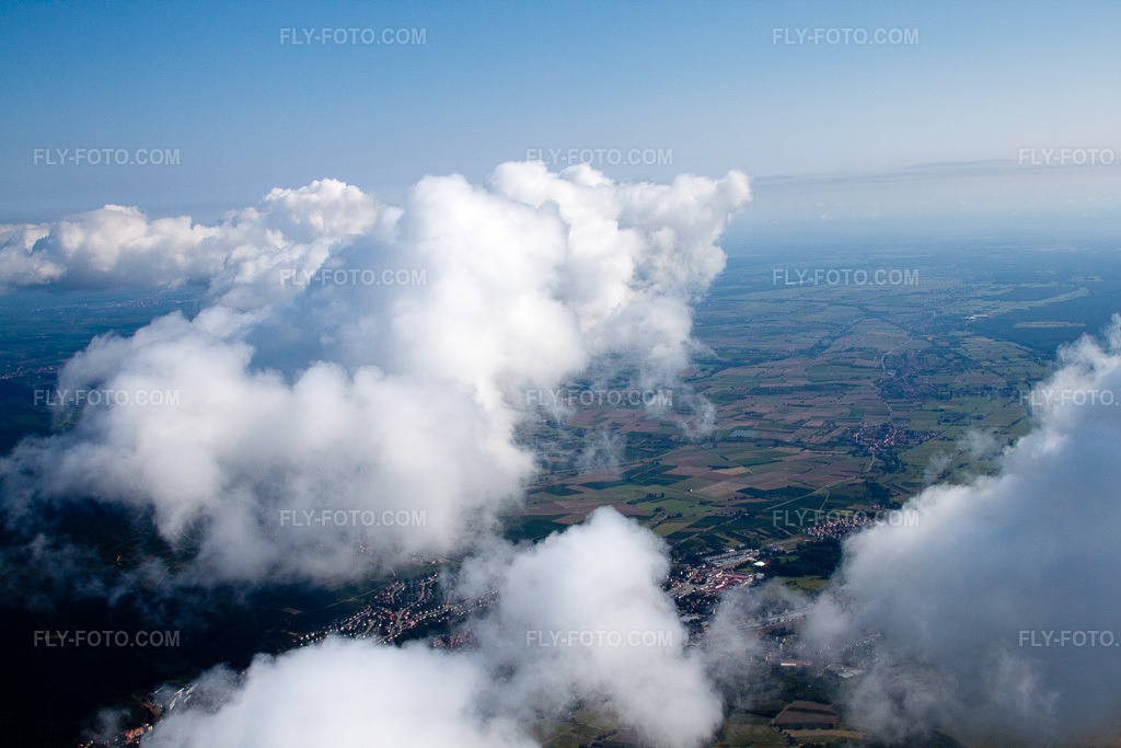 Aerial view: Steinseltz in Rott in the state Bas-Rhin, France.Photo: IMG_21023.jpg taken on 09/06/2009 by Werner Riehm/FLY-FOTO.comResolution of the original: 4752 x 3168 px