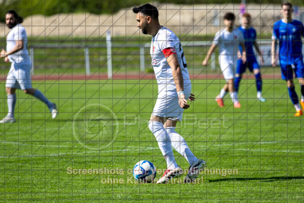20250419_153153_0066 | #,1.FC Eislingen (blau) vs. Türksport Nürtingen (weiß), Fußball, Bezirksliga - Bezirk Neckar/Fils, 23. Spieltag, Saison 2024/2025, Rasenplatz, Eichbachstation, Haldenstraße 45, 73054 Eislingen, 19.04.2025 - 15:30 Uhr,Foto: PhotoPeet-Sportfotografie/Peter Harich