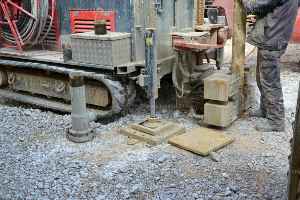 bib-lg16-heizung-0018 | Nach LV-Leistungsgruppen sortierte Detailfotos über den Bau eines Hauses. Alle Hausbau-Bilder direkt vom Urheber und Autor der Website Haus-Selber-Bauen.com