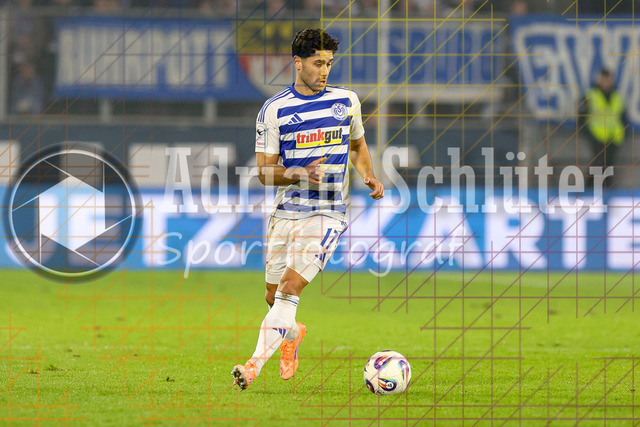 MSV Duisburg vs SV Waldhof Mannheim - 3. Liga | Duisburg, Deutschland, 07.11.25:   Mert Göckan (MSV Duisburg) in Aktion am Ball, Einzelaktion waehrend des Spiels der 3. Liga MSV Duisburg vs SV Waldhof Mannheim in der schauinsland-reisen-arena(Foto von Brauer-Fotoagentur / Adrian Schlueter)