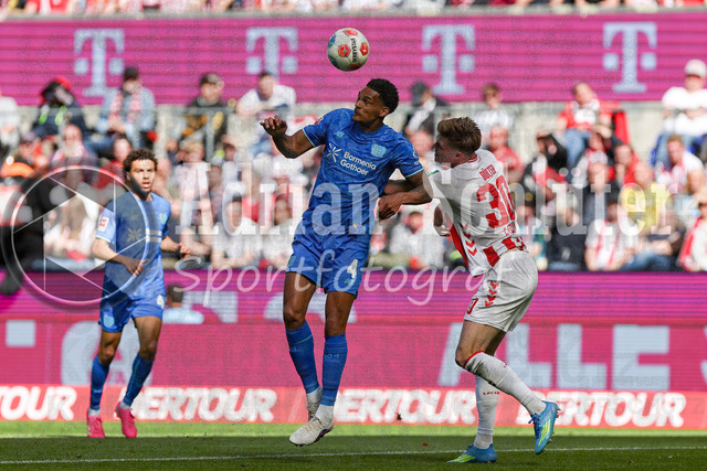 25.04.2026, GER, Fussball, Herren, 1. BL, Saison 2025/2026, 1. FC Köln - Bayer 04 Leverkusen | Jarell Amorin Quansah (Bayer 04 Leverkusen) und Marius Bülter (1. FC Köln) im Kampf um den Ball 