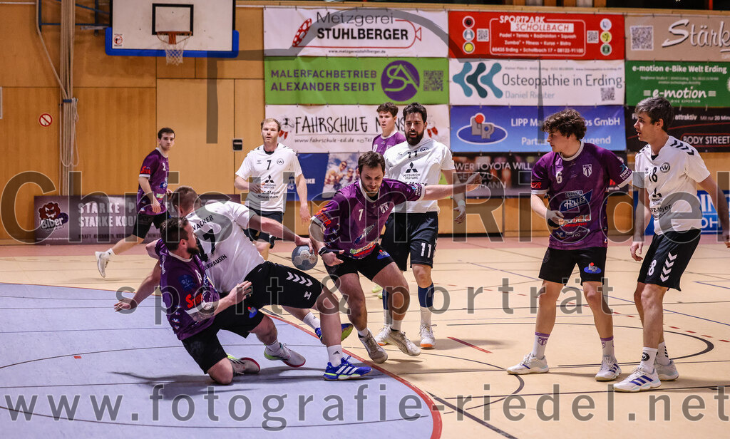 2025-02-15_019_SpVgg_Altenerding_gegen_SVW_Burghausen | Erding, Deutschland, 15.02.2025:Handball, Bezirksoberliga Männer 2024 / 2025, 16. Spieltag, SpVgg Altenerding gegen SVW Burghausen, Endergebnis: 32:31Sebastian Forster (SpVgg Altenerding, #13), Christian Schreyer (SVW Burghausen, #47), Simon Rüdiger (SpVgg Altenerding, #7), Cristian Mihai Toth (SVW Burghausen, #11), Jabob Köhler (SpVgg Altenerding, #6), Thomas Reitmeier (SVW Burghausen, #18)Foto: Christian Riedel / fotografie-riedel.net