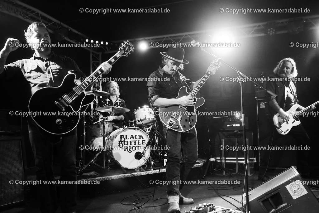 Konzert : Black Bottle Riot am 14.11.2025 im Rare Guitar in Münster | Konzert : Black Bottle Riot am 14.11.2025 im Rare Guitar in Münster - Realisiert mit Pictrs.com