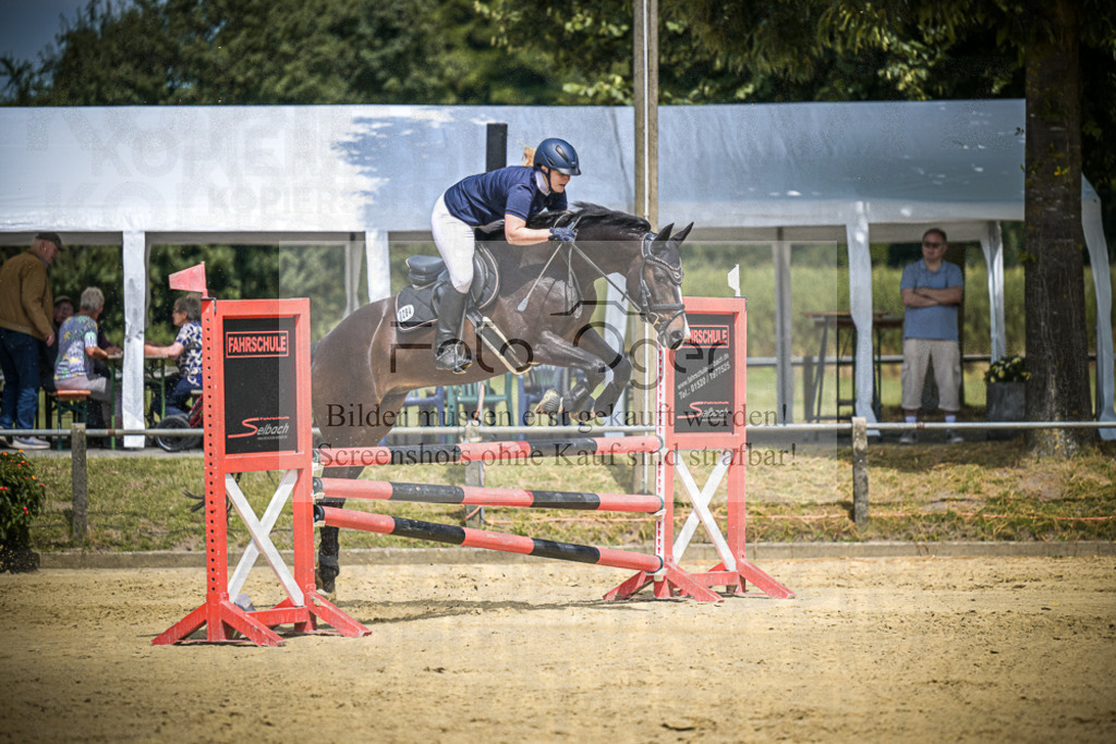 DOS_9435 | Entdecke hochwertige Reitturnierfotos von Foto Oger. Professionell, emotional und authentisch – jetzt Lieblingsmomente im Shop bestellen. - Realisiert mit Pictrs.com