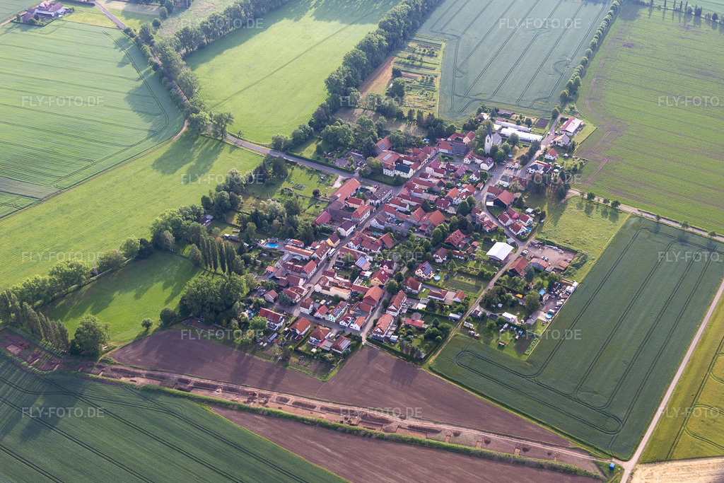 Luftbild: Ortsansicht im Ortsteil Pfullendorf in Nessetal im Bundesland Thüringen in Deutschland. Foto: IMG_007648.jpg vom 15.06.2021 durch Werner Riehm/FLY-FOTO.de