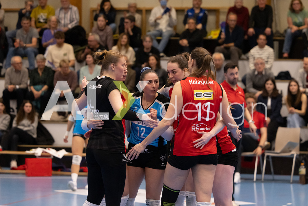 Volleyball I Frauen I Saison 2025-2026 I Volleyball NLA | Women I 1/2 Finals I  VC Kanti Schaffhausen - Sm'Aesch Pfeffingen I 18.03.2026 | VC Kanti Schaffhausen Spielerinnenkreis - Realisiert mit Pictrs.com