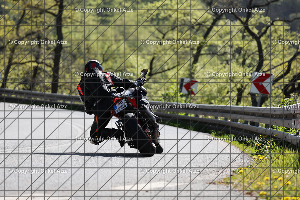 IMG_8406 | Fotograf am Kyffhäuser. Onkel Atze. Kyffhäuser Rennstrecke. Café36. Motorsportfotografie. - Realisiert mit Pictrs.com