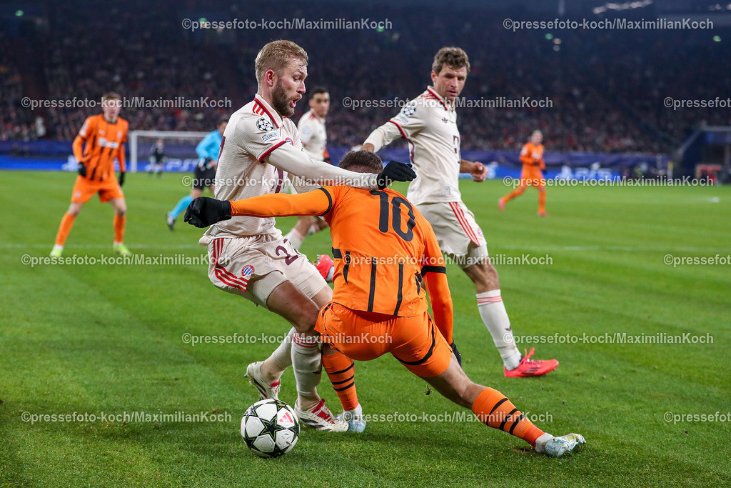 UCL10122401077 | 10.12.2024, Fußball, UEFA Champions League, Schachtar Donezk - FC Bayern München, Arena AufSchalke Gelsenkirchen, 8. Spieltag Saison 2024 2025: Konrad Laimer (Bayern #27) gegen Georgiy Sudakov (Schachtar Donezk #10)DFB regulations prohibit any use of photographs as image sequences and or quasi-video.