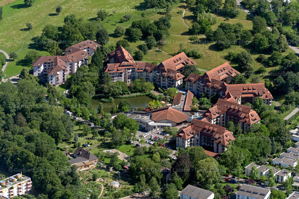 4033587 | FREIBURG IM BREISGAU 30.06.2020 Gebäude und Anlage des Seniorenzentrums Augustinum Seniorenresidenz in Freiburg im Breisgau im Bundesland Baden-Württemberg, Deutschland. Weiterführende Informationen bei: Augustinum gemeinnützige GmbH. // Building of the retirement center Augustinum Seniorenresidenz in Freiburg im Breisgau in the state Baden-Wurttemberg, Germany. Further information at: Augustinum gemeinnuetzige GmbH. Foto: Gerhard Launer
