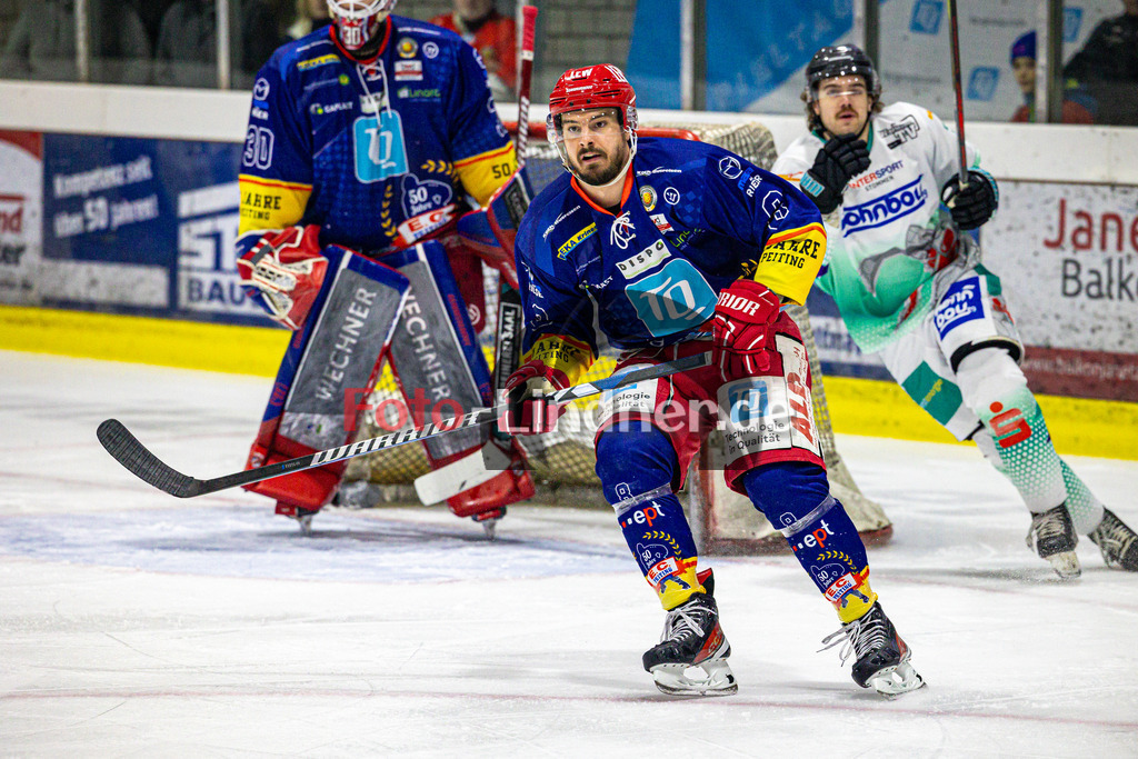 Achtelfinale Spiel 2 EC Peiting vs ESC Wohnbau Moskitos Essen | Eishockey Oberliga Süd Playoffs 2023/2024, Achtelfinale Spiel 2 EC Peiting vs ESC Wohnbau Moskitos Essen, 20240305,
Felix BRASSARD (ECP 8) in Aktion,
2024-03-05 in Peiting (Eisstadion)
8 Felix BRASSARD (ECP 8)
Copyright: WolfgangxLindner foto-lindner.de