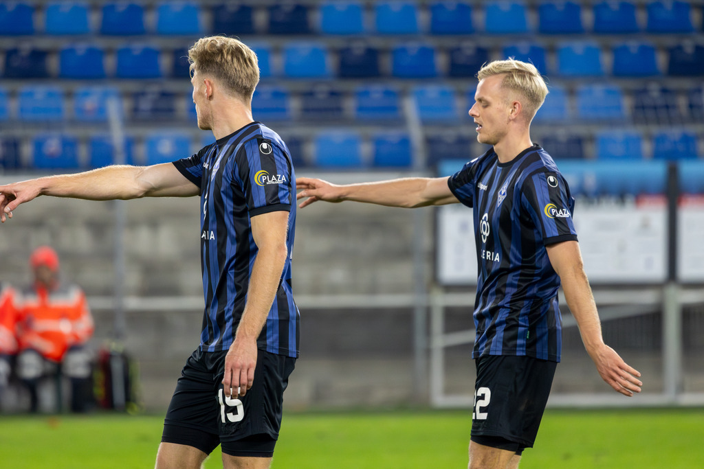 Fußball, Badischer Pokal 2025/26, Viertelfinale: Waldhof Mannheim gegen FC-Astoria Walldorf | Fußball, Badischer Pokal 2025/26, Viertelfinale: Waldhof Mannheim gegen FC-Astoria Walldorf***Bild: Malte Karbstein (15) und Janne Sietan (22), Mannheim - Realisiert mit Pictrs.com