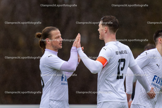 Fußball I Herren I Saison 2025-2026 I Landesfreundschaftsspiel I SC Rönnau - SSG Rot-Schwarz Kiel 127 | v.l. Ben-Joel Jarik (26, SSG Rot-Schwarz Kiel), Mika Tom Rosenthal (12, SSG Rot-Schwarz Kiel) - Realisiert mit Pictrs.com