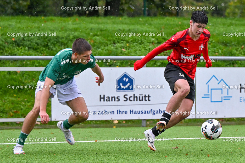 FC Kilia Kiel vs VfB Lübeck II - U21 | Selim Cetintürk (Kilia #33) vs Julian Seitz (Lübeck #6) / Fußball-Oberliga Männer 2026/2027 / FC Kilia Kiel vs VfB Lübeck II - U21 / Kilia Sportplatz / Kiel / 10.10.26 - Realisiert mit Pictrs.com