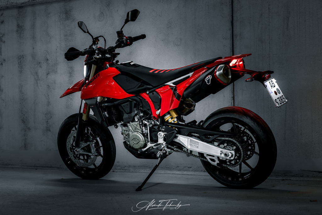 Hypermotard 698 Mono | Entdecken Sie die faszinierende Welt von Alexander Tschuncky Arts: Kreative Fotografie, atemberaubende Automobilkunst und hochwertiger Bilderdruck. Lassen Sie sich inspirieren! - Realisiert mit Pictrs.com