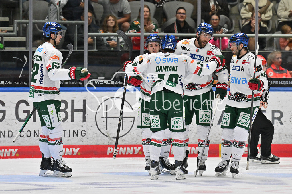Augsburger Panther - Moser Medical Graz99ers | Jubel der Panther nach dem Treffer zum 2-0 druch Alexandre GRENIER (Augsburger Panther 82) / Tor / Torschuetze / Freude / Happy / Testspiel: Augsburger Panther - Moser Medical Graz99ers; Curt Frenzel Stadion am 31.08.2025