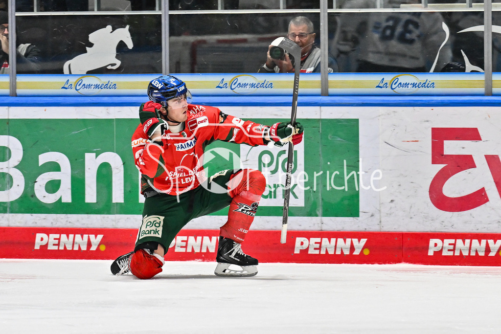 Augsburger Panther - ERC Ingolstadt | AUGSBURG, GERMANY - 12. DECEMBER: Jubel der Hausherren nach dem Treffer zum 3-2 durch Alexander BLANK (Augsburger Panther 26) / Tor / Torschuetze / Freude / Happy / während dem Match zwischen den Augsburger Panthern und dem ERC Ingolstadt am 27. Spieltag der Penny DEL im Curt Frenzel Stadion
