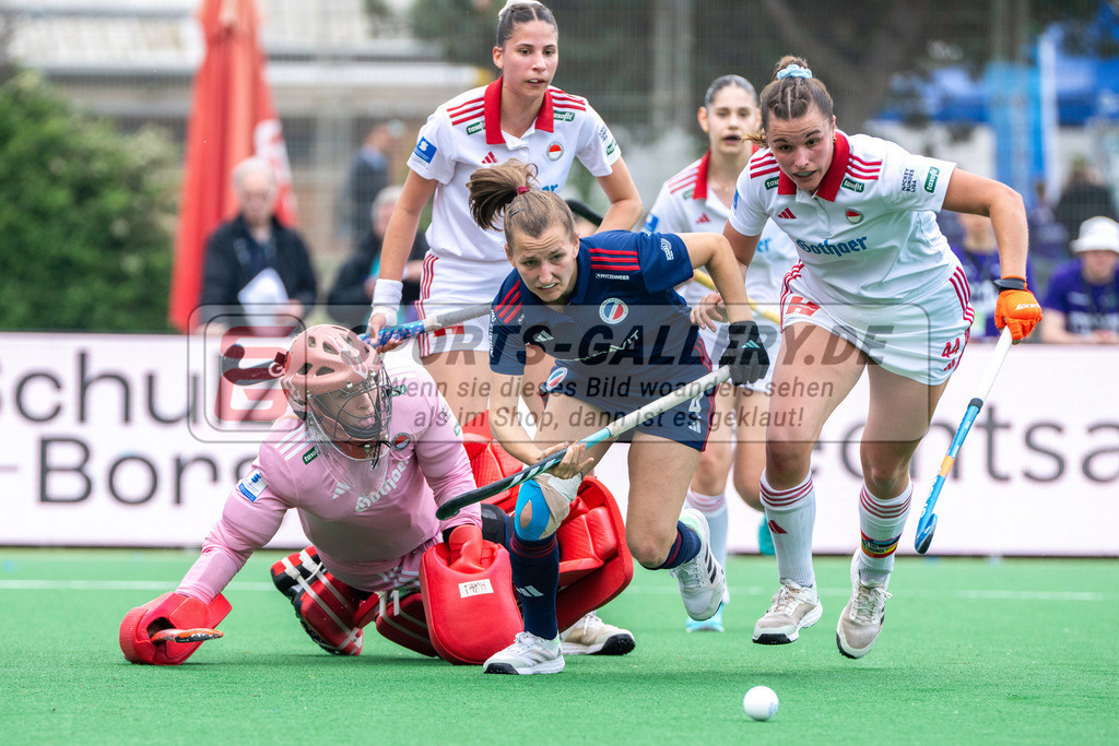 Final4_20240518-1300-0120 | Bonn, Deutschland, 18.05.2024: Paula Brux (Rot-Weiss Koeln), Julia Sonntag (Rot-Weiss Koeln), Nadine Kanler (Mannheimer HC) in Aktion waehrend des Spiels der Deutsche Feldhockey-Meisterschaften 2024 zwischen Final 4 Damen Rot Weiss Köln - Mannheimer HC im Bonner THV am 18.05.2024 in Bonn, Deutschland. (Foto von Stephan Fehrmann)

Bonn, Germany, 18.05.2024: Paula Brux (Rot-Weiss Koeln), Julia Sonntag (Rot-Weiss Koeln), Nadine Kanler (Mannheimer HC) in action during the game of Deutsche Feldhockey-Meisterschaften 2024 between Final 4 Damen Rot Weiss Köln - Mannheimer HC in Bonner THV at 18.05.2024 in Bonn, Deutschland. (Foto from Stephan Fehrmann)