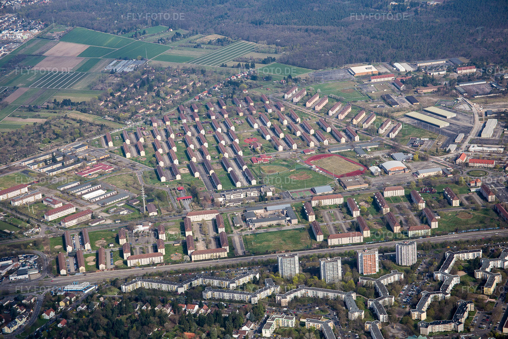 Luftbild: Siedlungsgebiet im Ortsteil Käfertal in Mannheim im Bundesland Baden-Württemberg in Deutschland. Foto: IMG_076999.jpg vom 12.04.2015 durch Werner Riehm/FLY-FOTO.de