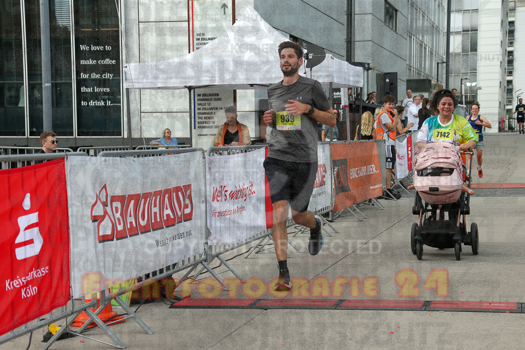 250920_1519_EX1_8890 | Sportfotografie im Rhein-Sieg Kreis, Köln, Bonn, NRW, Rheinland Pfalz, Hessen, etc. Unser Tätigkeitsfeld umfasst den Laufsport vom Volkslauf über den Marathon, Duathlon, Triathon bis zum Ultralauf wie Kölnpfad Ultra oder Schindertrail.