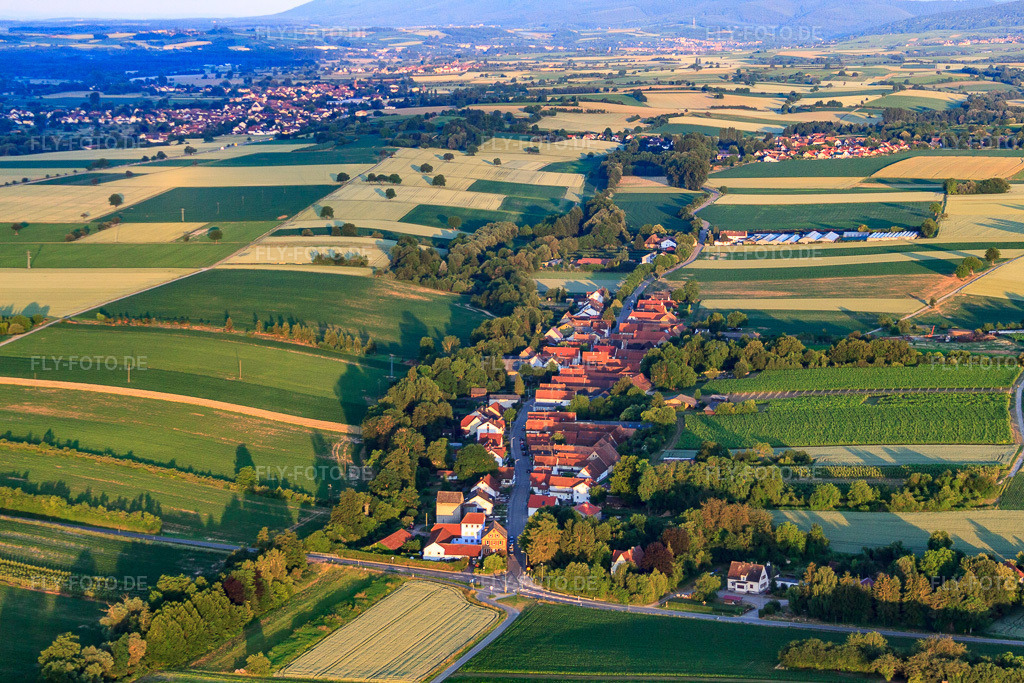 Luftbild: Dorfansicht am Morgen aus Osten in Vollmersweiler im Bundesland Rheinland-Pfalz in Deutschland.Foto: IMG_67802.jpg vom 14.06.2014 durch Werner Riehm/FLY-FOTO.deAuflösung des Originals: 4752 x 3168 px