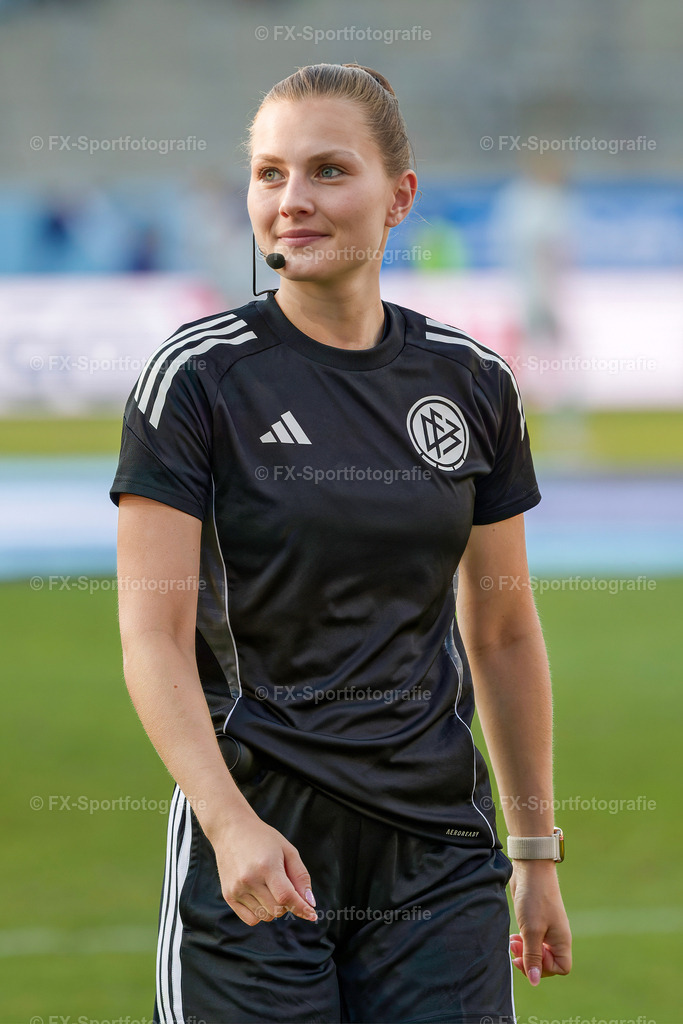 Supercup-Frauen-Bayern-Muenchen-vs-VfL-Wolfsburg 011 | Sportfotos und Eventgalerien von FX-Sportfotografie. Bilder von Fußball, Vereinsveranstaltungen und Events direkt ansehen und als Download bestellen. - Realisiert mit Pictrs.com
