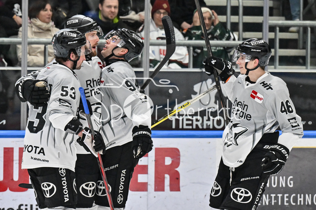 Augsburger Panther - Kölner Haie | Grenzeloser Jubel der Haie nach dem Treffer zum 4-3 durch Brady AUSTIN (Koelner Haie #57) / Tor / Torschuetze / Freude / Happy / DEL: Augsburger Panther - Koelner Haie, Curt Frenzel Stadion am 02.03.2025