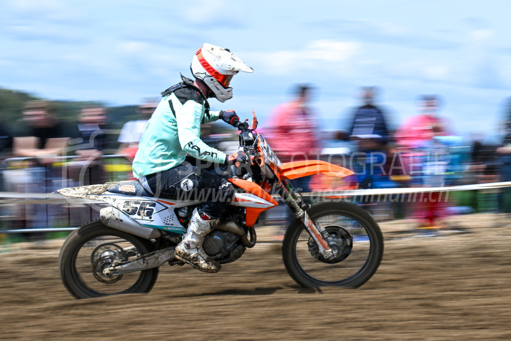 Motocross Schlatt bei Winterthur - 29. April 2023 | #56 List Andi aus Wagen (CH) auf KTM in der Kategorie Hobby Open am Motocross Schlatt bei Winterthur, 29. April 2023.
Instagram: @mx_schlatt | @mc_wila | @sam_schweiz
Bild: Sportfotografie Markus Aeschimann | www.markus-aeschimann.ch - Realisiert mit Pictrs.com