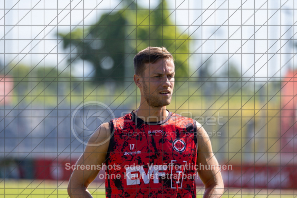 20250629_102448_0010 | #,1.Göppinger SV, Fussball, Oberliga BW - Trainingsauftakt, Saison 2025/2026, Rasensportplatz Stadion SV Göppingen, Hohenstaufenstr. 116, 73033 Göppingen, 29.06.2025 - 10:30 Uhr,Foto: PhotoPeet-Sportfotografie/Peter Harich